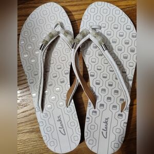 (Used) Clark's - Beaded White Flip Flops(Used)